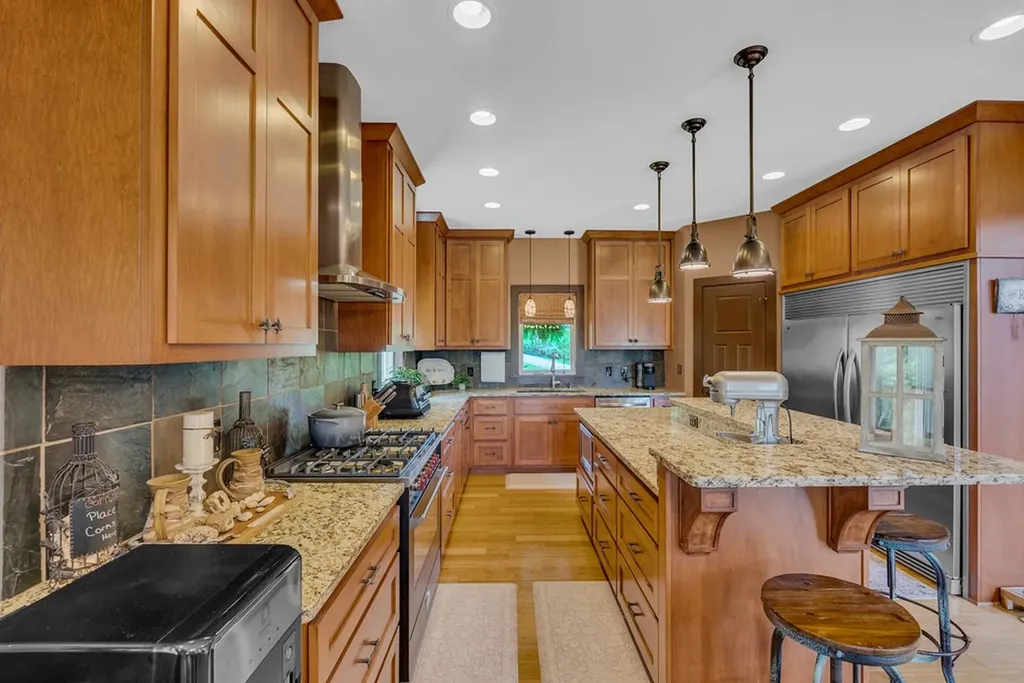 136 Rocky River Shores Rock Island TN 38581