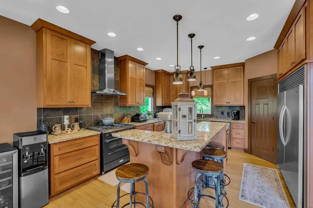 136 Rocky River Shores Rock Island TN 38581