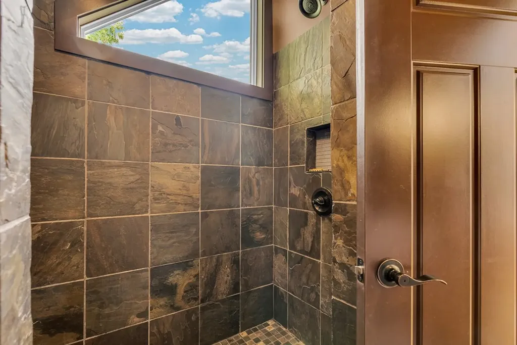 136 Rocky River Shores Rock Island TN 38581