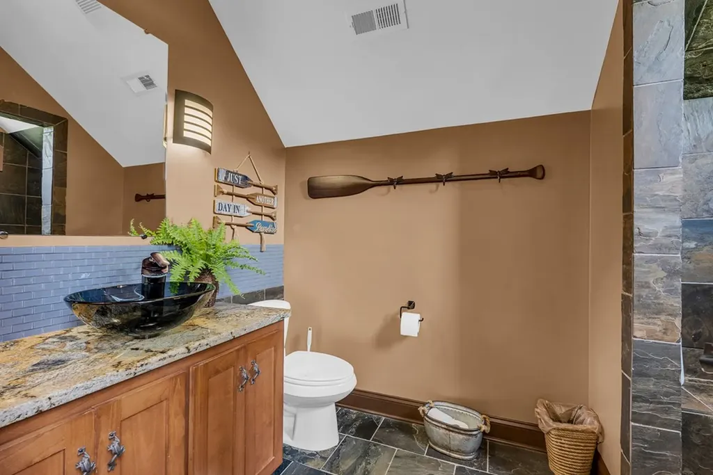 136 Rocky River Shores Rock Island TN 38581