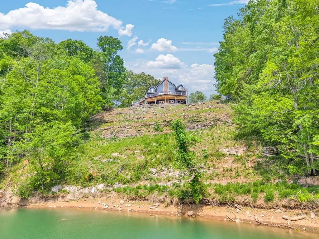 136 Rocky River Shores Rock Island TN 38581