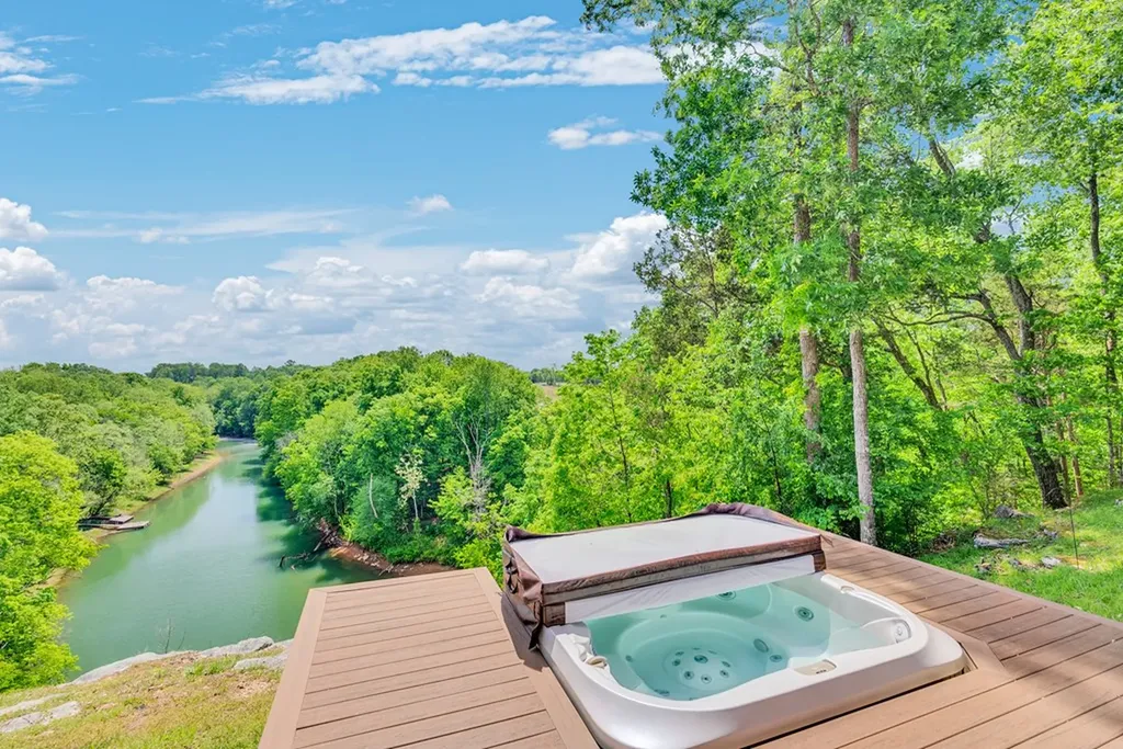 136 Rocky River Shores Rock Island TN 38581