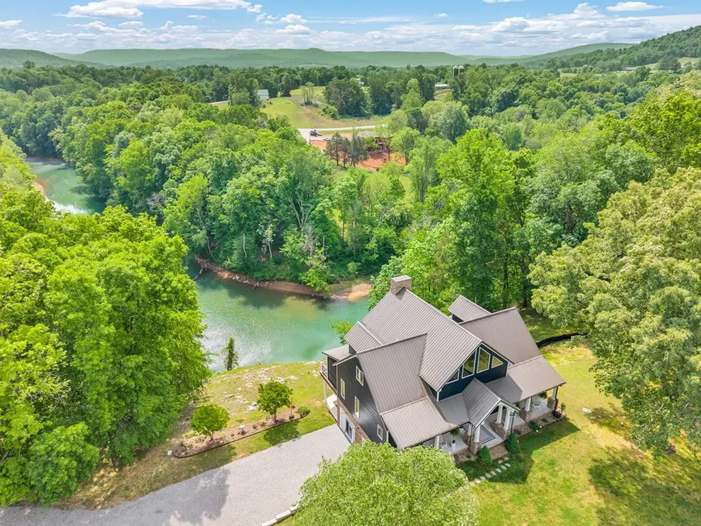 136 Rocky River Shores Rock Island TN 38581