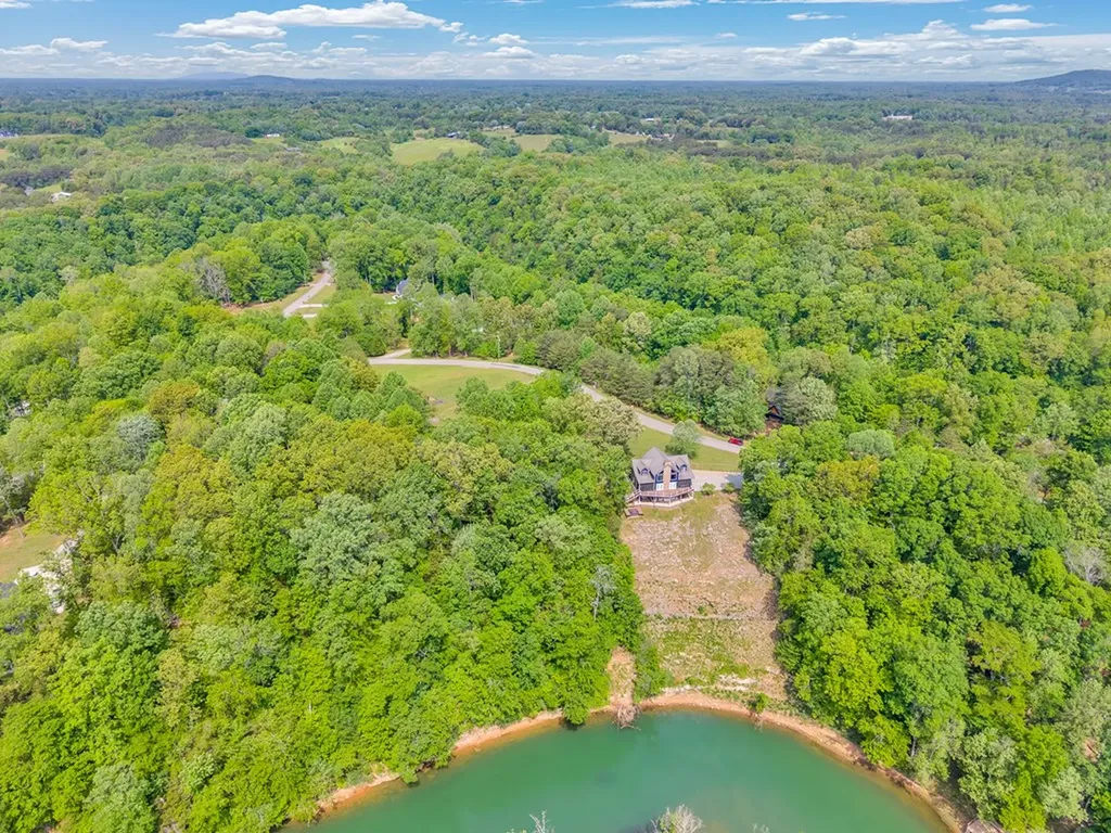 136 Rocky River Shores Rock Island TN 38581