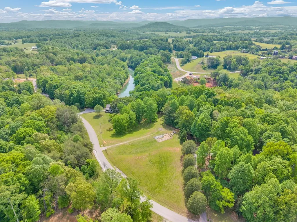 136 Rocky River Shores Rock Island TN 38581