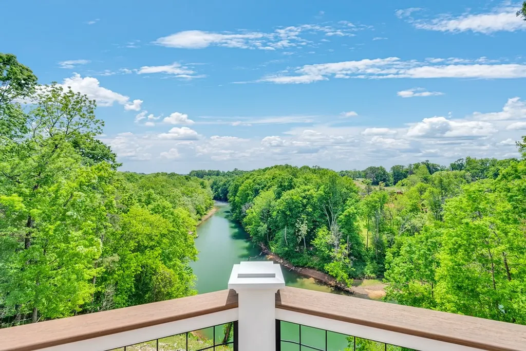 136 Rocky River Shores Rock Island TN 38581