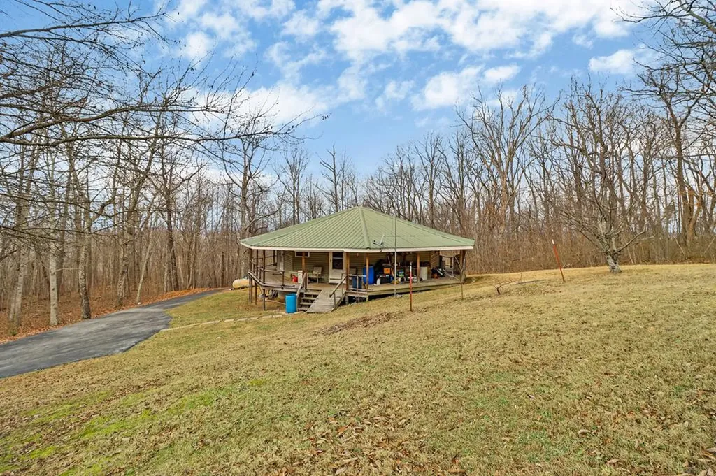 1017 Hinch Mountain Road Crossville TN 38555