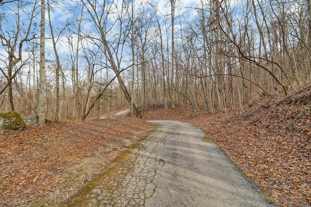 1017 Hinch Mountain Road Crossville TN 38555