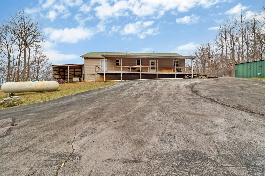 1017 Hinch Mountain Road Crossville TN 38555