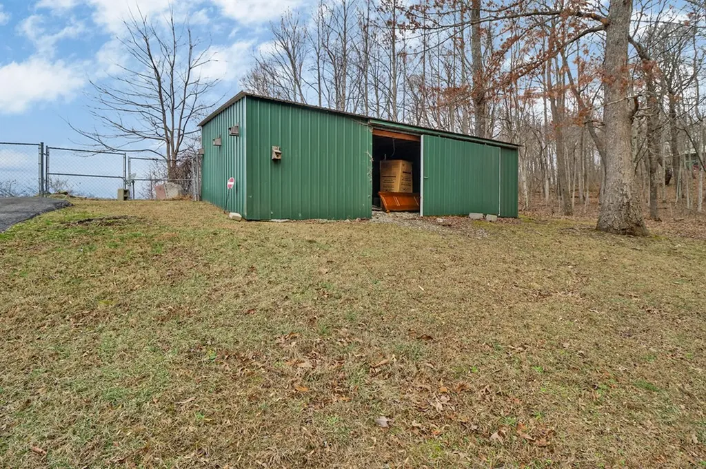 1017 Hinch Mountain Road Crossville TN 38555