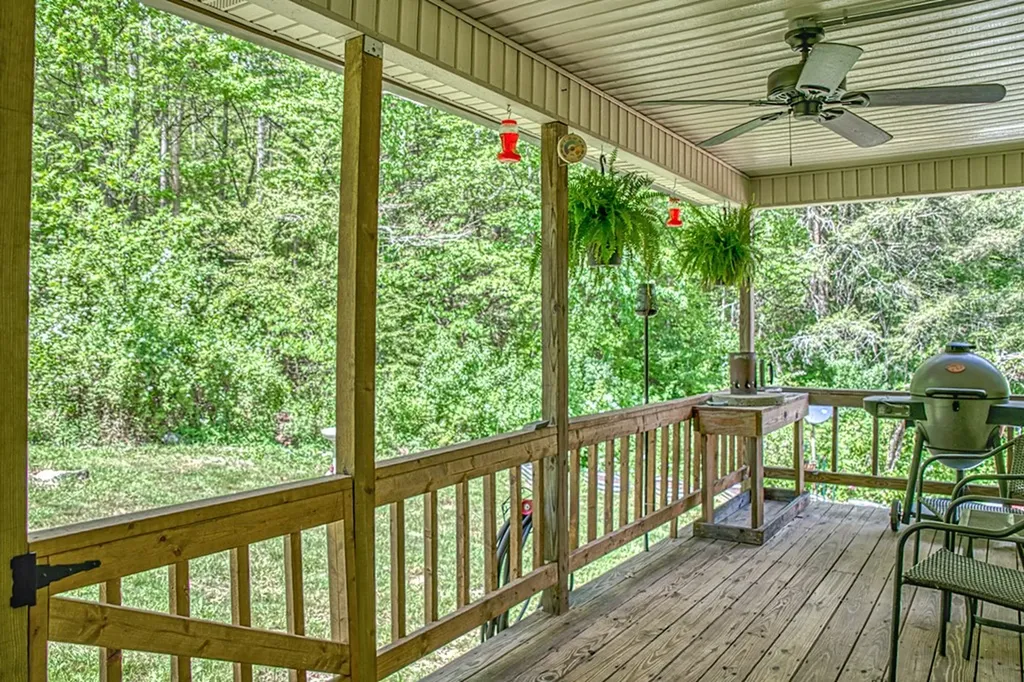 2952 Hanging Limb Highway Monterey TN 38574