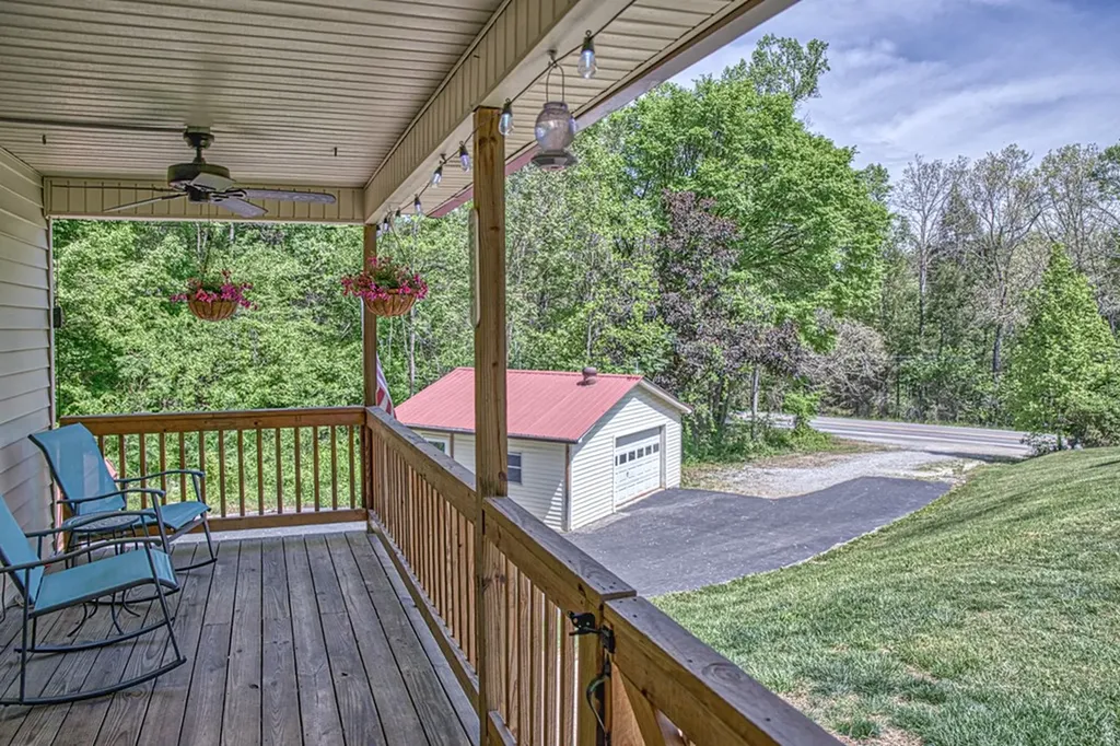 2952 Hanging Limb Highway Monterey TN 38574