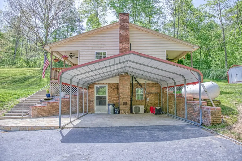2952 Hanging Limb Highway Monterey TN 38574