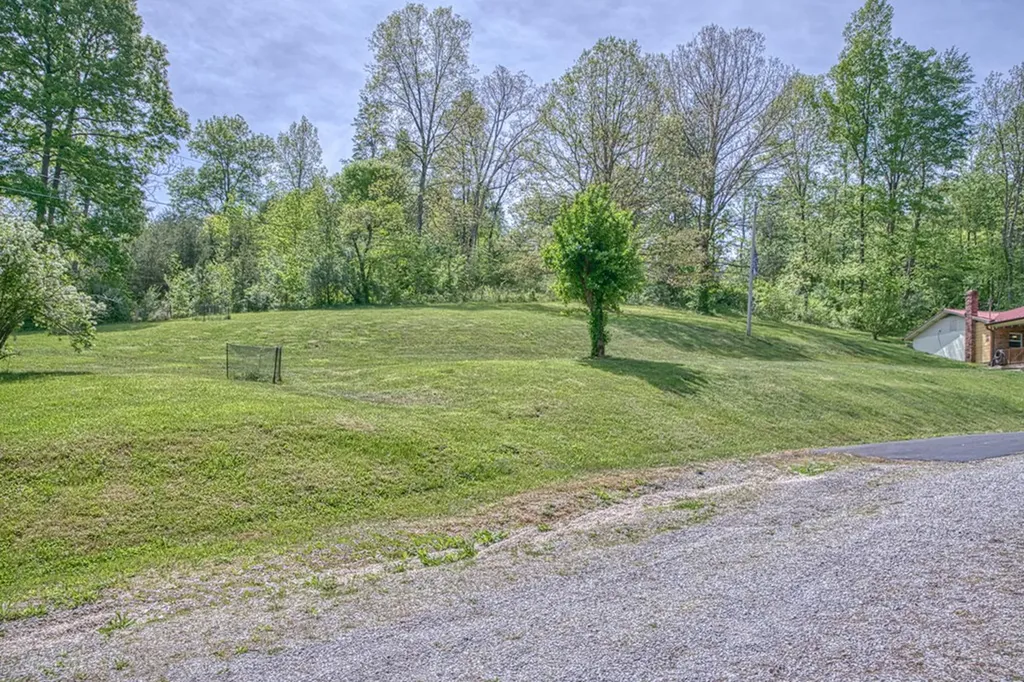 2952 Hanging Limb Highway Monterey TN 38574