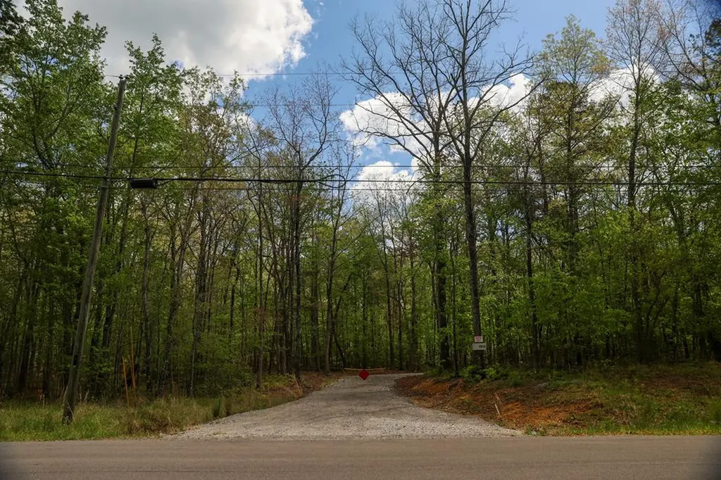 1913 Indian Park Road Monterey TN 38574