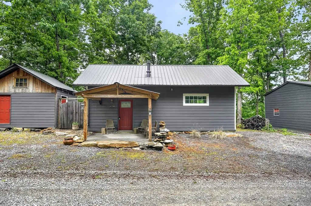 853 Rock Springs Road Celina TN 38551