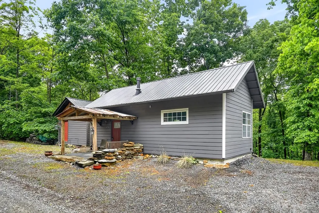 853 Rock Springs Road Celina TN 38551