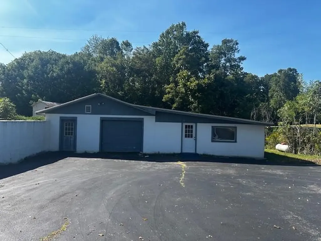 2646 Mccoinsville Road Gainesboro TN 38562