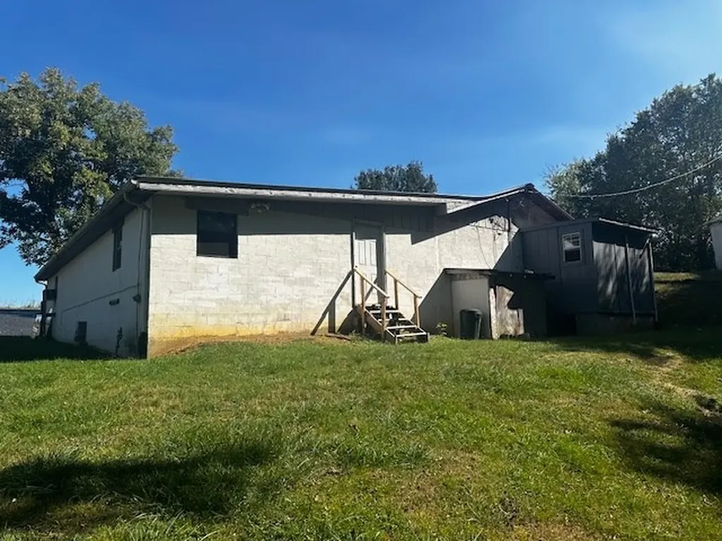 2646 Mccoinsville Road Gainesboro TN 38562