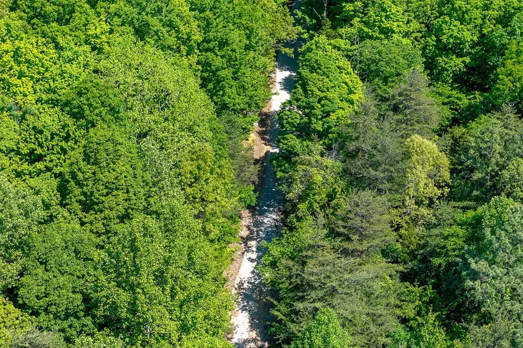 5809 Faix Road Byrdstown TN 38549