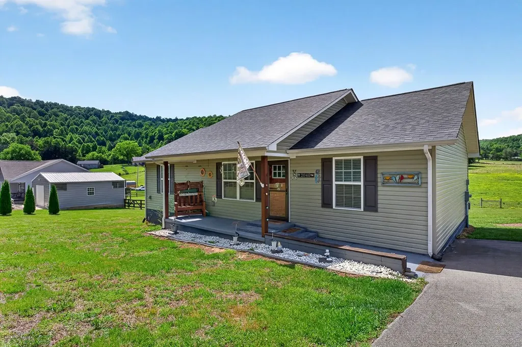 2040 Walker Cove Road Sparta TN 38583