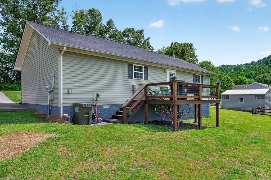 2040 Walker Cove Road Sparta TN 38583