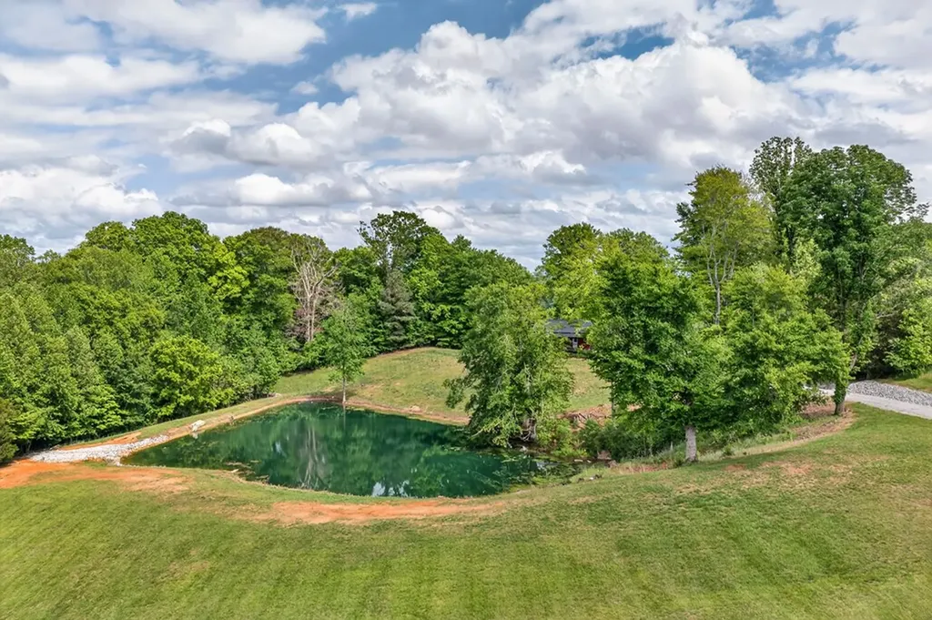 5218 Turney Groce Road Byrdstown TN 38549
