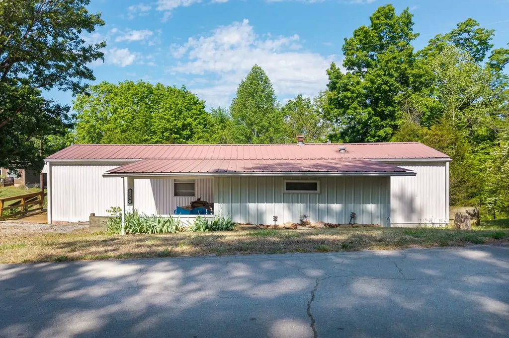 156 Lakeview Heights Byrdstown TN 38549