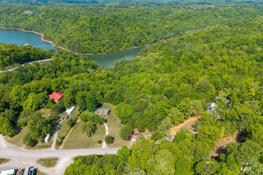 156 Lakeview Heights Byrdstown TN 38549