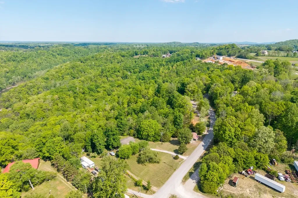 156 Lakeview Heights Byrdstown TN 38549