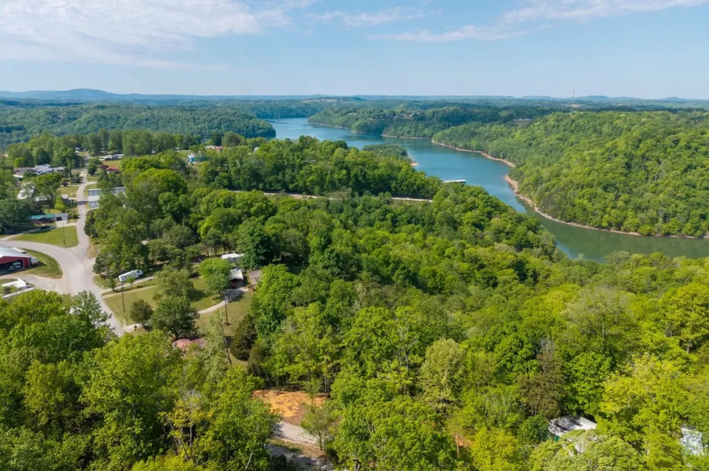 156 Lakeview Heights Byrdstown TN 38549