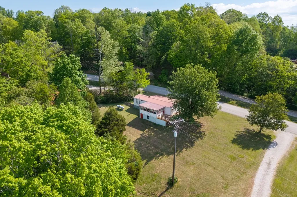 156 Lakeview Heights Byrdstown TN 38549
