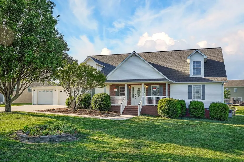 5561 Nashville Highway Baxter TN 38544
