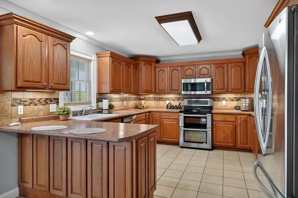 5561 Nashville Highway Baxter TN 38544