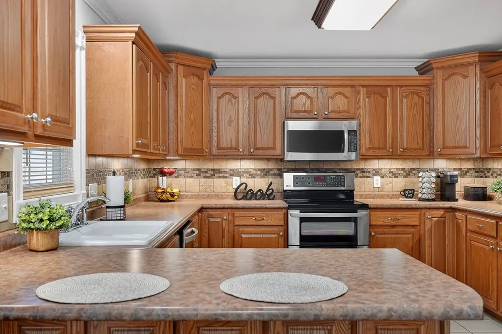 5561 Nashville Highway Baxter TN 38544