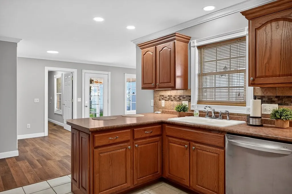 5561 Nashville Highway Baxter TN 38544