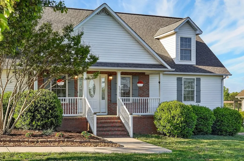 5561 Nashville Highway Baxter TN 38544