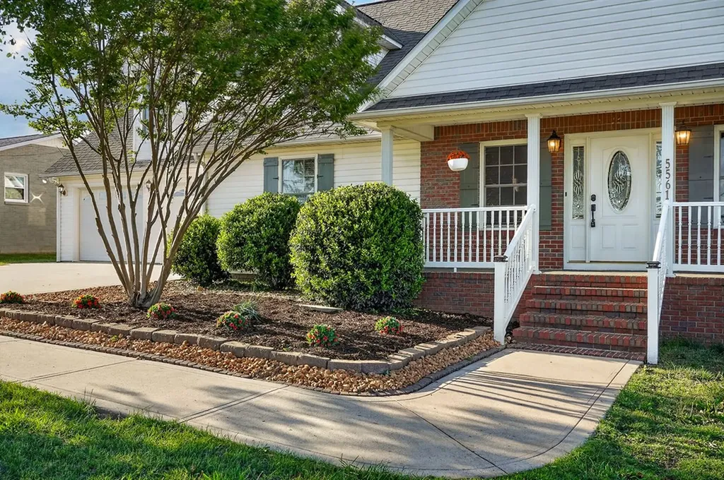5561 Nashville Highway Baxter TN 38544