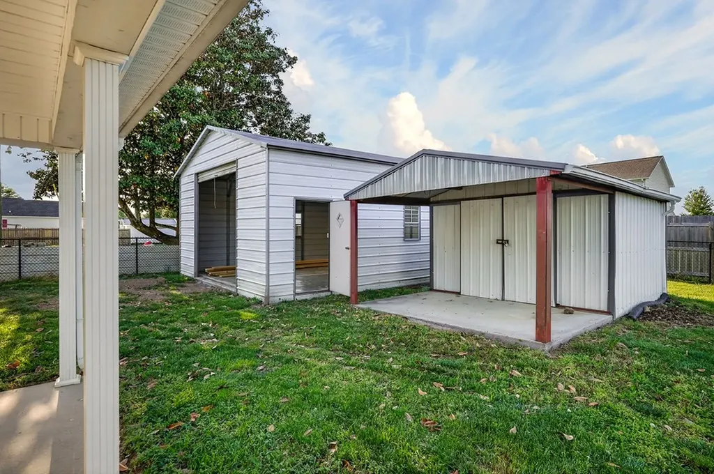 5561 Nashville Highway Baxter TN 38544