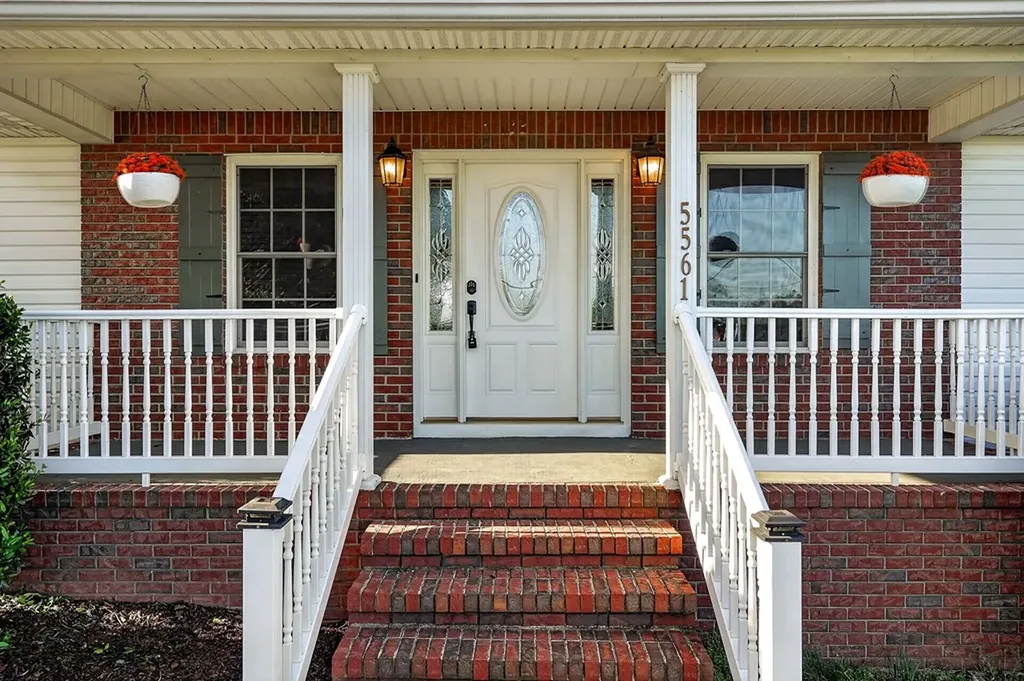 5561 Nashville Highway Baxter TN 38544