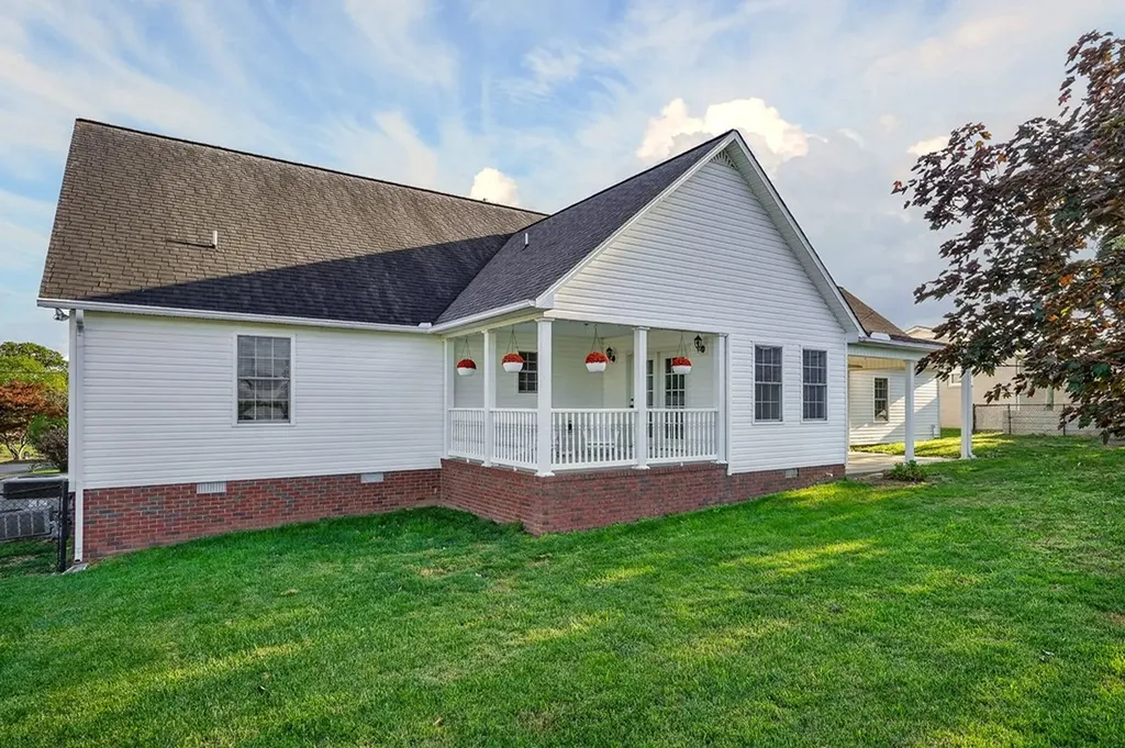 5561 Nashville Highway Baxter TN 38544