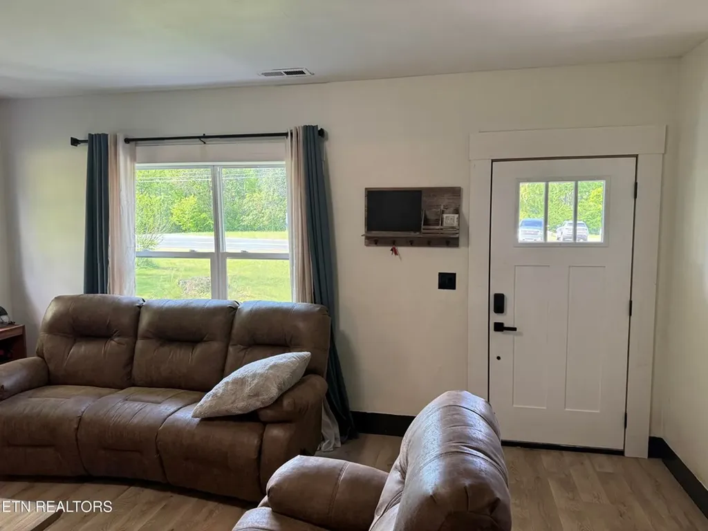 1136 E Highway 70 Crossville TN 38555