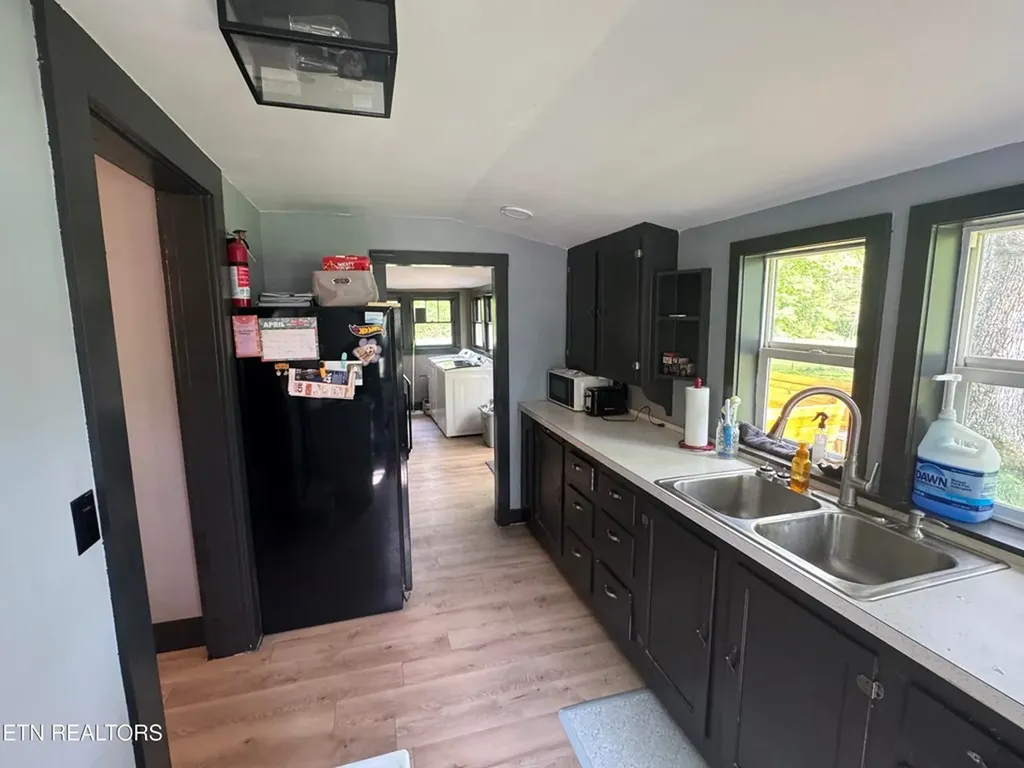 1136 E Highway 70 Crossville TN 38555