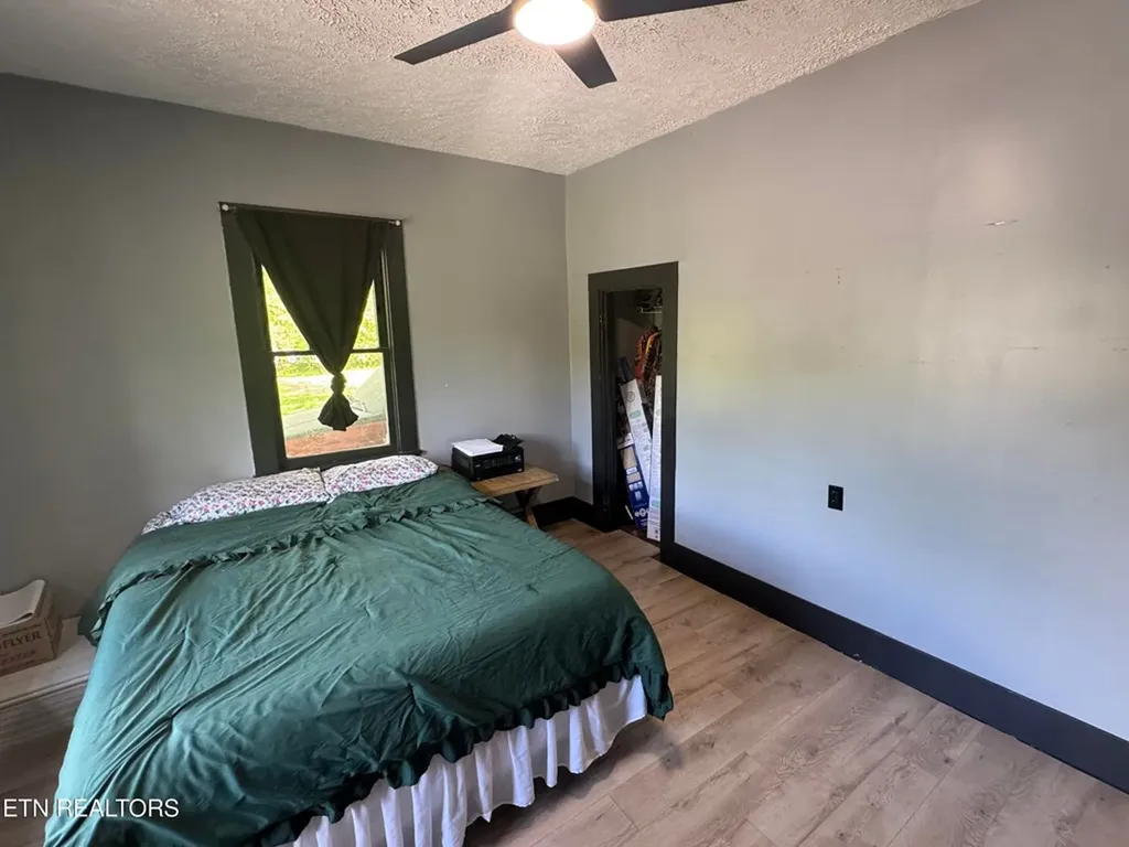 1136 E Highway 70 Crossville TN 38555