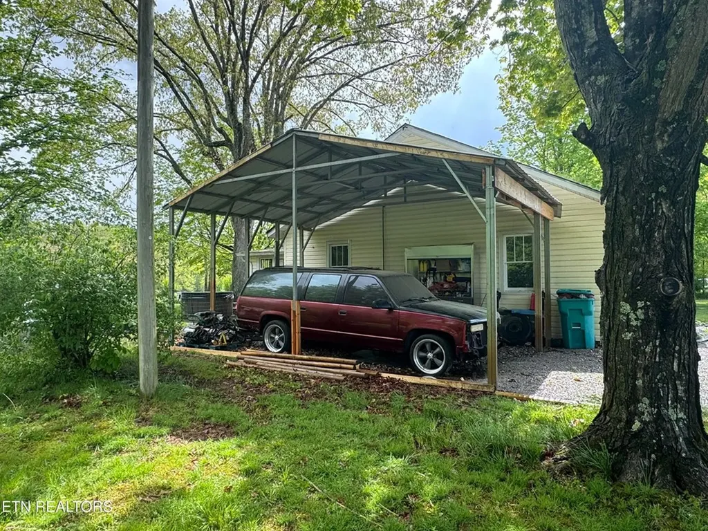 1136 E Highway 70 Crossville TN 38555