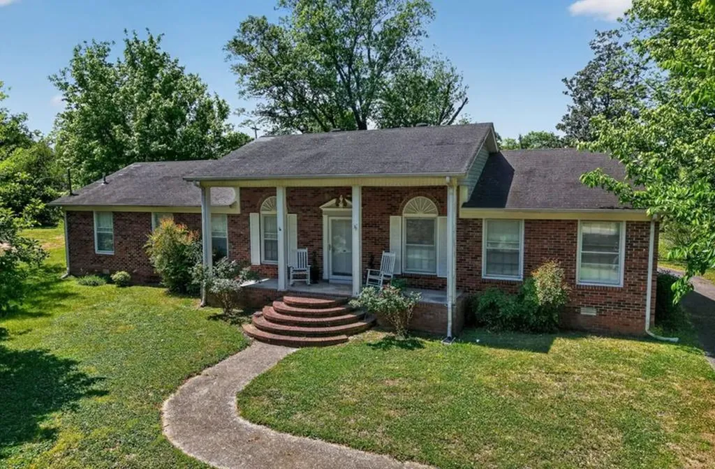 149 N Main Street Sparta TN 38583