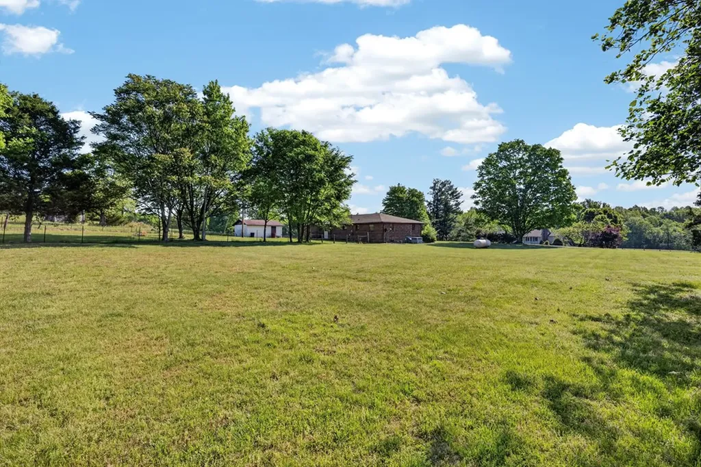 1018 New Hope Road Hilham TN 38568