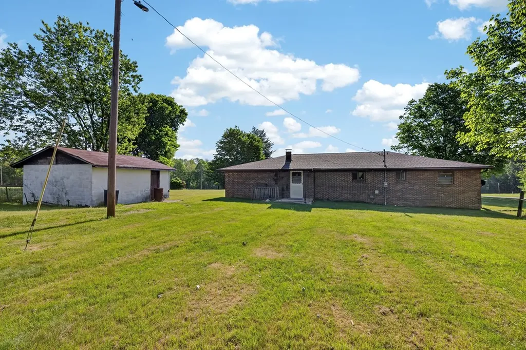 1018 New Hope Road Hilham TN 38568
