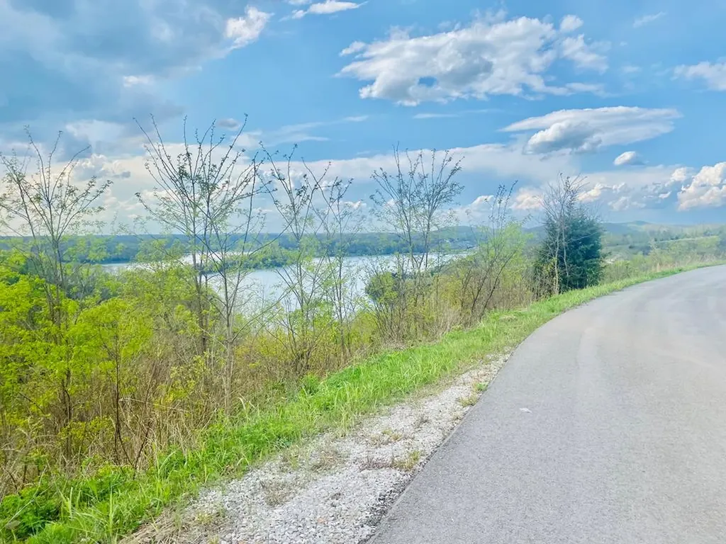 102C Swan Ridge Hilham TN 38568