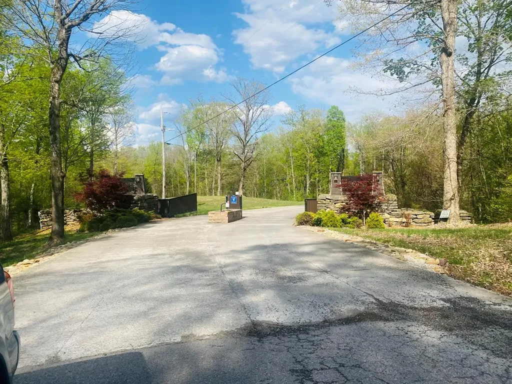 102C Swan Ridge Hilham TN 38568